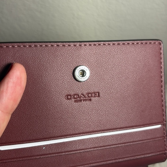 🌼🌼New Coach Brown Leather Wallet with burgundy interior - Picture 17 of 17